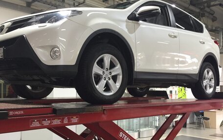Toyota RAV4, 2013 год, 1 690 000 рублей, 9 фотография