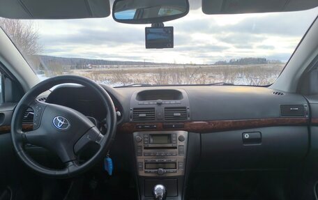 Toyota Avensis III рестайлинг, 2005 год, 710 000 рублей, 6 фотография