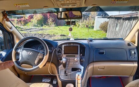 Hyundai Grand Starex Grand Starex I рестайлинг 2, 2011 год, 1 850 000 рублей, 3 фотография