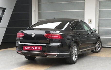 Volkswagen Passat B8 рестайлинг, 2017 год, 1 990 000 рублей, 2 фотография