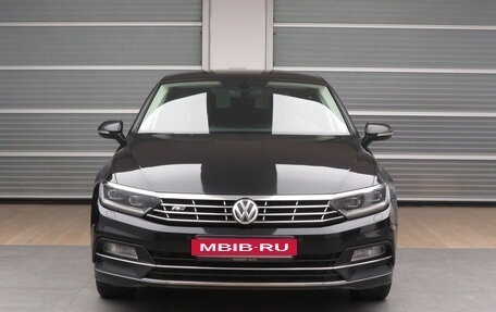 Volkswagen Passat B8 рестайлинг, 2017 год, 1 990 000 рублей, 17 фотография