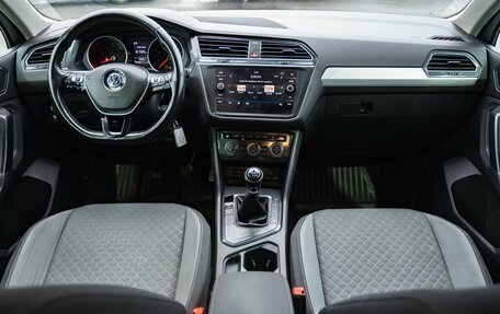 Volkswagen Tiguan II, 2019 год, 2 150 000 рублей, 13 фотография