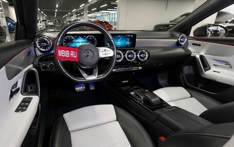 Mercedes-Benz A-Класс, 2019 год, 2 995 000 рублей, 7 фотография