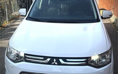 Mitsubishi Outlander III рестайлинг 3, 2013 год, 1 750 000 рублей, 3 фотография