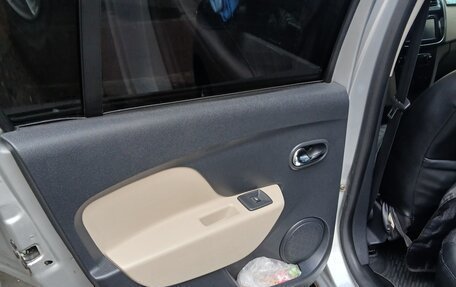 Renault Logan II, 2015 год, 820 000 рублей, 7 фотография