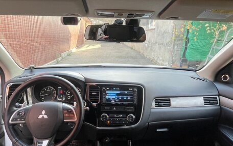 Mitsubishi Outlander III рестайлинг 3, 2013 год, 1 750 000 рублей, 13 фотография