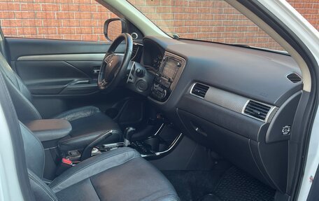 Mitsubishi Outlander III рестайлинг 3, 2013 год, 1 750 000 рублей, 9 фотография