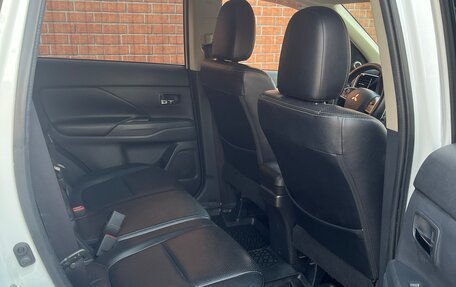 Mitsubishi Outlander III рестайлинг 3, 2013 год, 1 750 000 рублей, 10 фотография