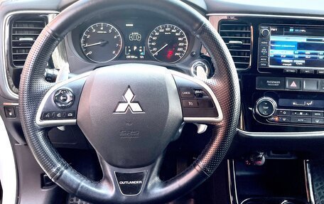 Mitsubishi Outlander III рестайлинг 3, 2013 год, 1 750 000 рублей, 12 фотография