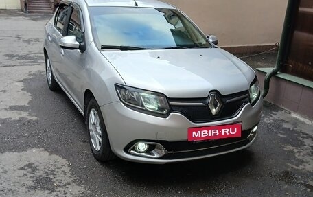 Renault Logan II, 2015 год, 820 000 рублей, 2 фотография