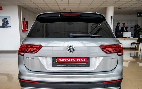 Volkswagen Tiguan II, 2020 год, 3 148 000 рублей, 6 фотография