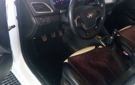 Hyundai Solaris II рестайлинг, 2017 год, 1 025 000 рублей, 8 фотография