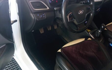 Hyundai Solaris II рестайлинг, 2017 год, 1 025 000 рублей, 6 фотография