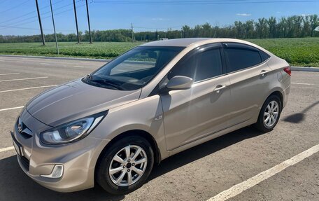 Hyundai Solaris II рестайлинг, 2012 год, 700 000 рублей, 1 фотография