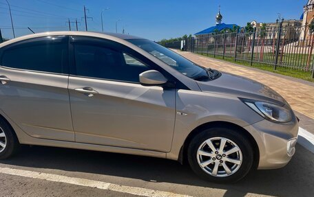 Hyundai Solaris II рестайлинг, 2012 год, 700 000 рублей, 6 фотография