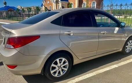 Hyundai Solaris II рестайлинг, 2012 год, 700 000 рублей, 4 фотография