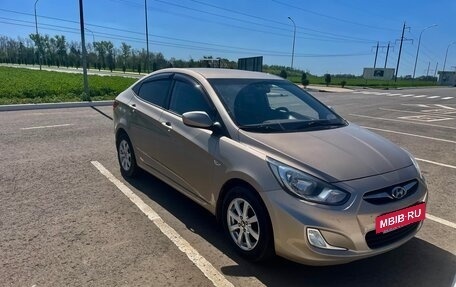 Hyundai Solaris II рестайлинг, 2012 год, 700 000 рублей, 5 фотография