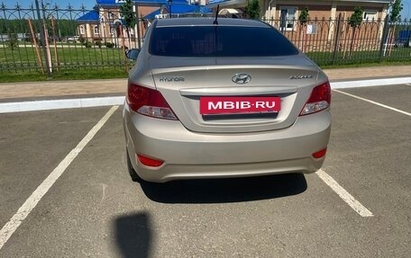 Hyundai Solaris II рестайлинг, 2012 год, 700 000 рублей, 3 фотография