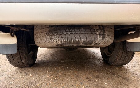 Toyota Hilux Surf III рестайлинг, 2001 год, 1 940 000 рублей, 5 фотография