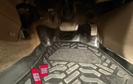 Toyota Hilux Surf III рестайлинг, 2001 год, 1 940 000 рублей, 19 фотография