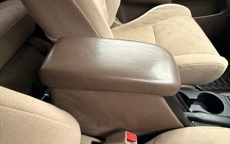 Toyota Hilux Surf III рестайлинг, 2001 год, 1 940 000 рублей, 22 фотография