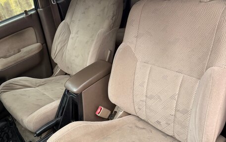 Toyota Hilux Surf III рестайлинг, 2001 год, 1 940 000 рублей, 29 фотография