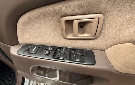 Toyota Hilux Surf III рестайлинг, 2001 год, 1 940 000 рублей, 27 фотография