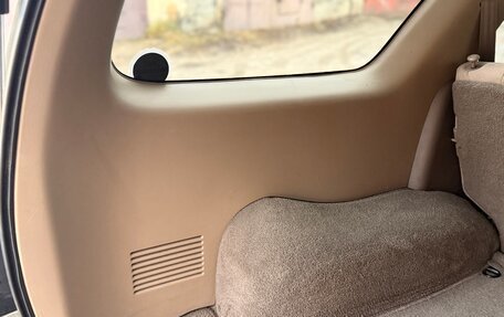 Toyota Hilux Surf III рестайлинг, 2001 год, 1 940 000 рублей, 32 фотография