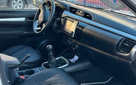 Toyota Hilux VIII, 2016 год, 1 900 000 рублей, 10 фотография