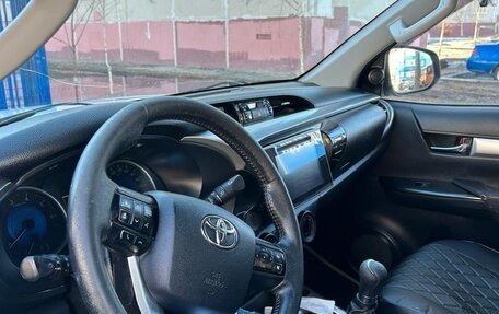 Toyota Hilux VIII, 2016 год, 1 900 000 рублей, 15 фотография