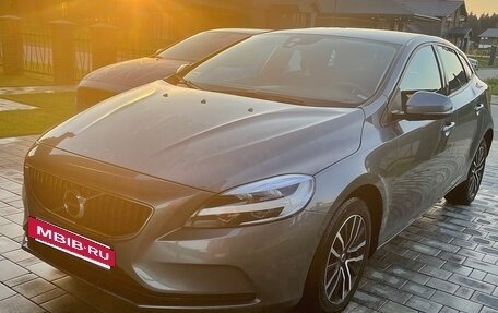 Volvo V40 II рестайлинг, 2019 год, 1 750 000 рублей, 2 фотография