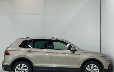 Volkswagen Tiguan II, 2021 год, 3 299 000 рублей, 10 фотография