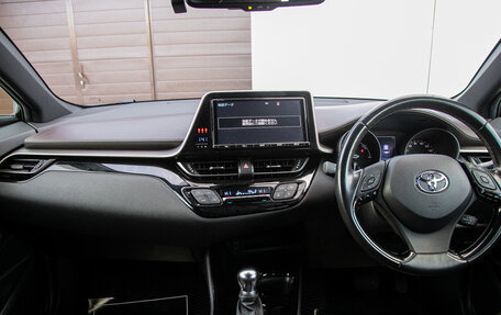 Toyota C-HR I рестайлинг, 2018 год, 1 755 000 рублей, 16 фотография