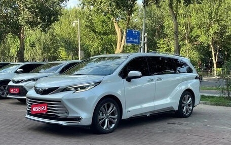 Toyota Sienna, 2021 год, 3 250 000 рублей, 1 фотография