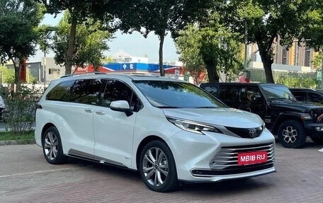 Toyota Sienna, 2021 год, 3 250 000 рублей, 3 фотография