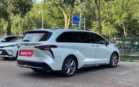 Toyota Sienna, 2021 год, 3 250 000 рублей, 4 фотография