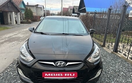 Hyundai Solaris II рестайлинг, 2011 год, 570 000 рублей, 3 фотография