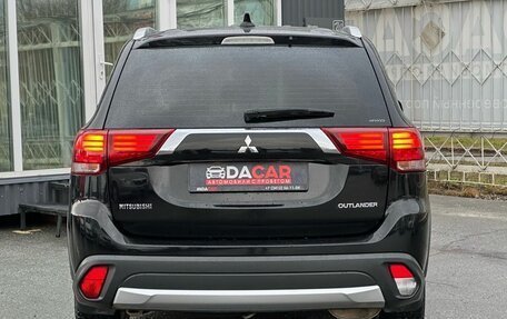 Mitsubishi Outlander III рестайлинг 3, 2018 год, 1 749 000 рублей, 5 фотография