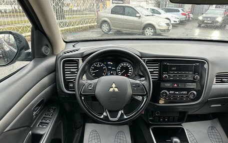 Mitsubishi Outlander III рестайлинг 3, 2018 год, 1 749 000 рублей, 12 фотография