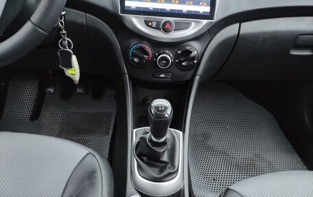 Hyundai Solaris II рестайлинг, 2012 год, 680 000 рублей, 11 фотография