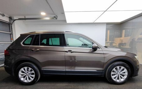 Volkswagen Tiguan II, 2018 год, 2 930 000 рублей, 5 фотография