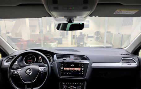 Volkswagen Tiguan II, 2018 год, 2 930 000 рублей, 17 фотография