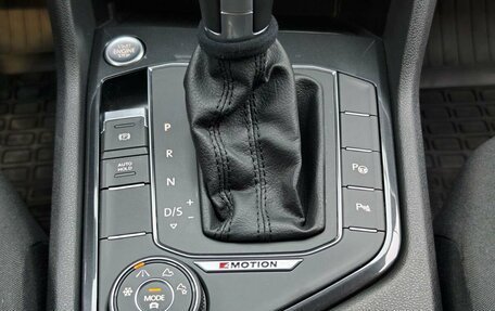 Volkswagen Tiguan II, 2018 год, 2 930 000 рублей, 32 фотография