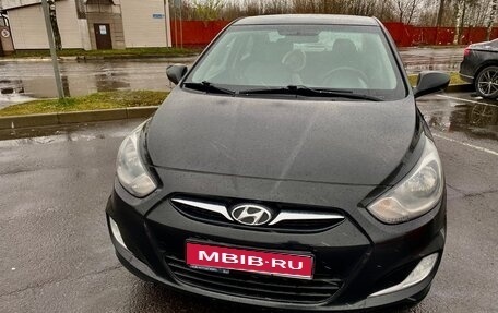 Hyundai Solaris II рестайлинг, 2013 год, 650 000 рублей, 1 фотография