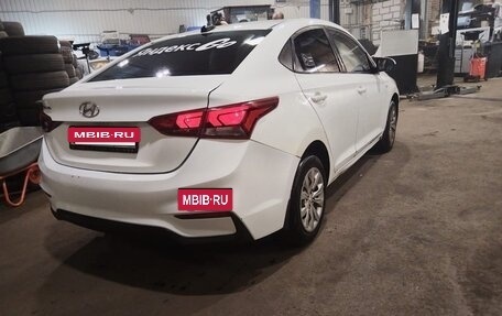 Hyundai Solaris II рестайлинг, 2017 год, 410 000 рублей, 3 фотография