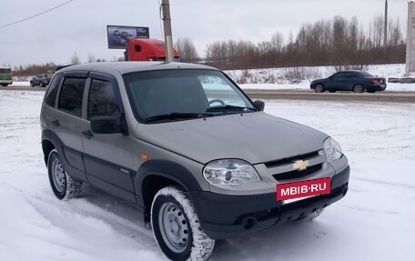 Chevrolet Niva I рестайлинг, 2010 год, 500 000 рублей, 2 фотография