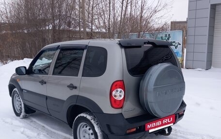 Chevrolet Niva I рестайлинг, 2010 год, 500 000 рублей, 4 фотография
