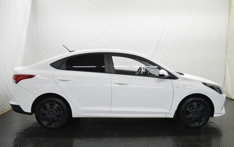 Hyundai Solaris II рестайлинг, 2022 год, 1 672 000 рублей, 4 фотография