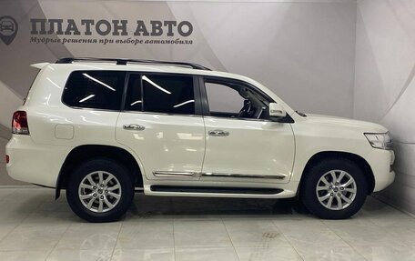 Toyota Land Cruiser 200, 2016 год, 6 150 000 рублей, 4 фотография