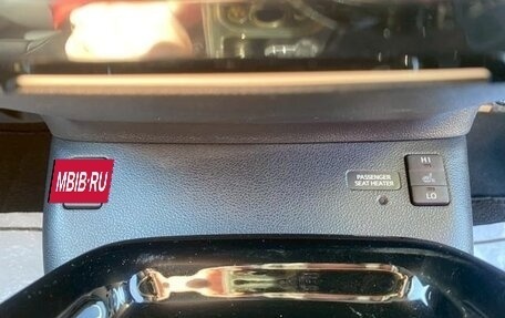 Toyota Prius IV XW50, 2019 год, 1 440 000 рублей, 2 фотография